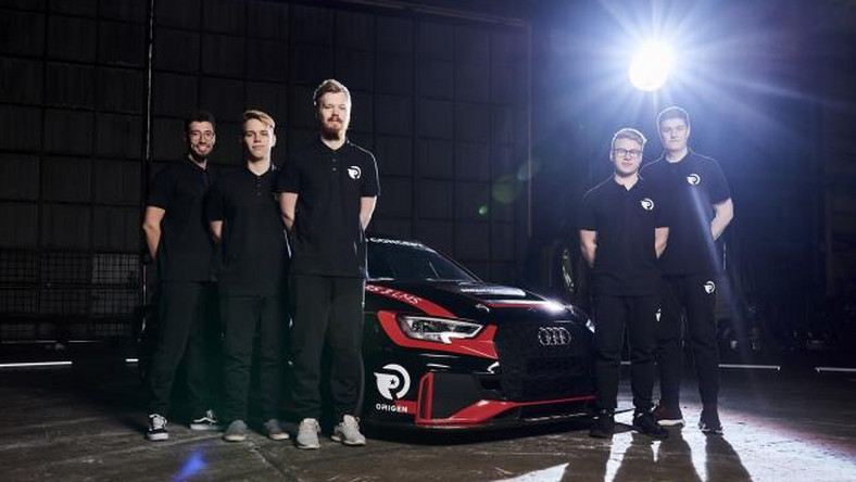 Dla niemieckiej firmy nie jest to pierwsza inwestycja w rynek esportu. W 2017 roku Audi współpracowało z drużyną CS:GO, Astralis. Obie inwestycje firmy motoryzacyjnej mają jeden punkt wspólny, markę RFRSH Entertainmet, która zarządza obiema drużynami. 