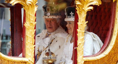 Koronacja Karola III i Camilli dobiegła końca. Para królewska odjechała złotą karetą [RELACJA NA ŻYWO]