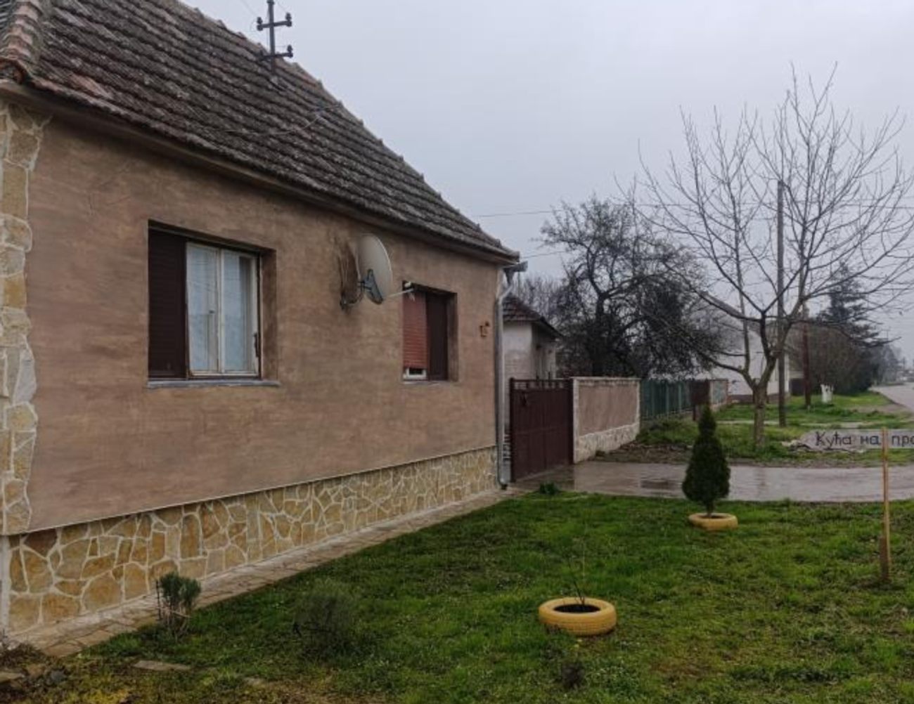 Prodaje se kuća od 112 kvadrata! Ima dve spavaće sobe i renovirano kupatilo: Cena će vas iznenaditi (foto)
