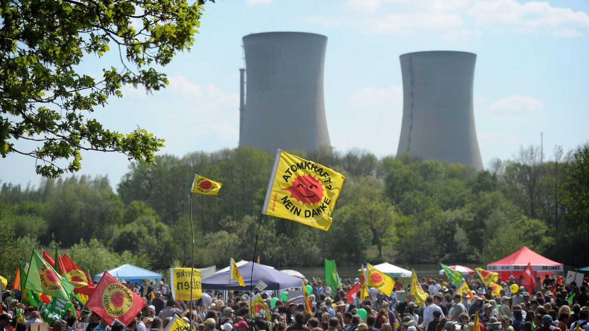 W przeddzień 25. rocznicy katastrofy w Czarnobylu wiele tysięcy ludzi demonstrowało w poniedziałek we Francji i Niemczech przeciwko energii atomowej. Demonstracje odbyły się w wielu regionach obu państw; we Francji głównie w Alzacji, na granicy z Niemcami.