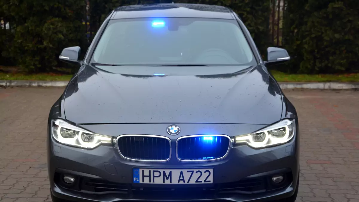 BMW 330i xDrive - nowe nieoznakowane radiowozy policji