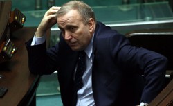 PO wysyła SMS-y do posłów i dystansuje się od koalicji wokół KOD-u