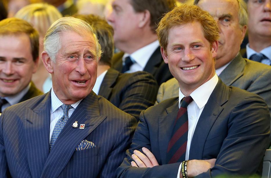 Károly és Harry viszálya: elmúltak már azok az idők, amikor apa és fia gondtalanul mosolyogtak együtt. Fotó: Getty Images