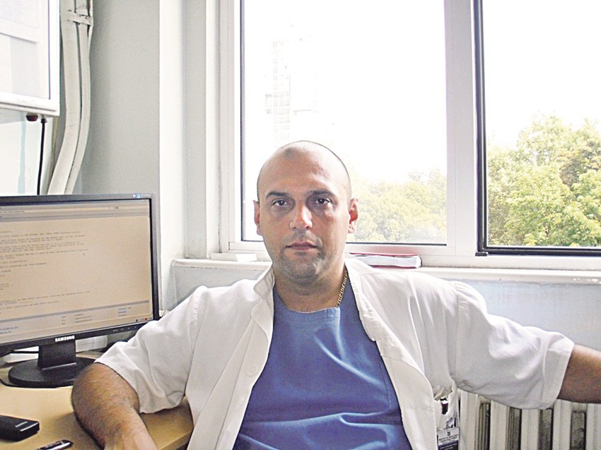 Dr Dejan Stojiljković