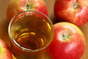Sprawdź, ile kalorii ma jabłko i sok jabłkowy z kartonu: