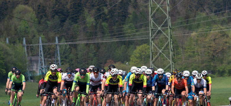 Kolarski peleton dziesiątkowany przez zarażenia koronawirusem