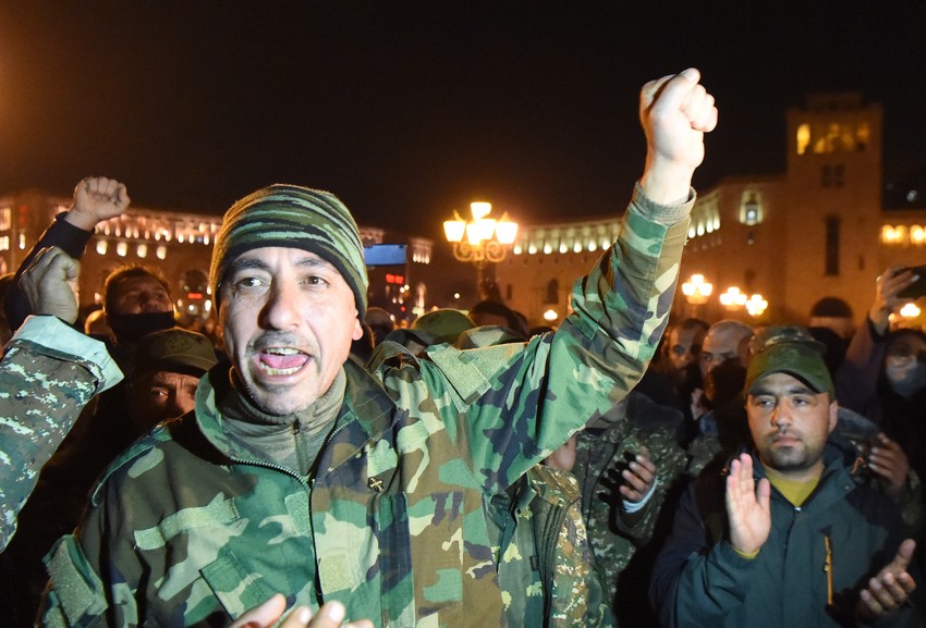 Vojska na protestima u Jerevanu u novembru 2020.