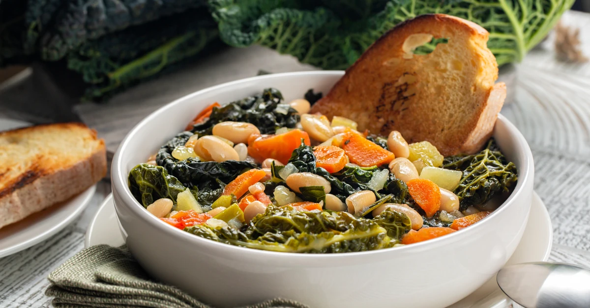 Pyszny obiad na sobotę. Podajemy przepis, Ty gotujesz. Włoska zupa ribollita