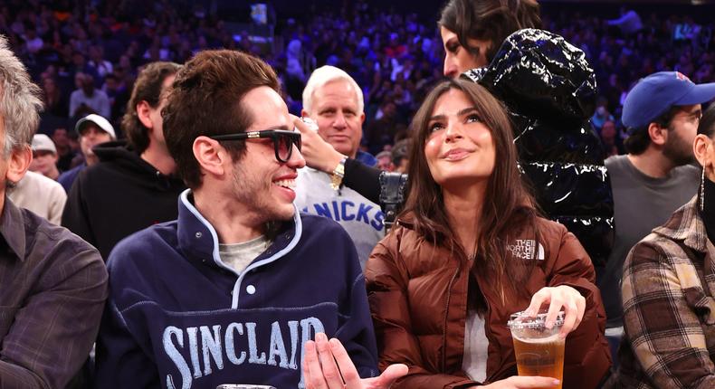 Pete Davidson and Emily Ratajkowski attend a game between the Memphis Grizzlies and the New York Knicks on November 27, 2022.Nathaniel S. Butler/Getty Images