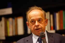 Polska wezwana do wycofania zarzutów wobec prof. Sadurskiego. "To protest przeciwko łamaniu rządów prawa"