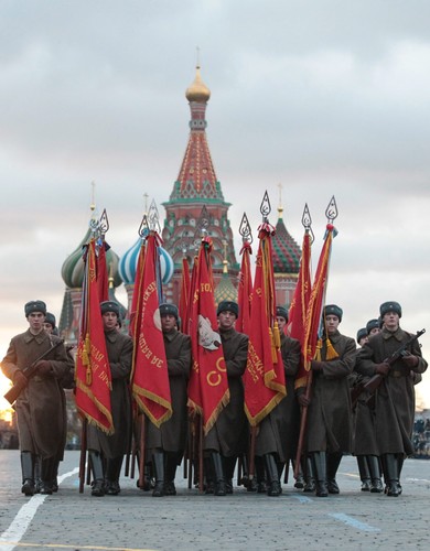 Historyczna parada na Placu Czerwonym