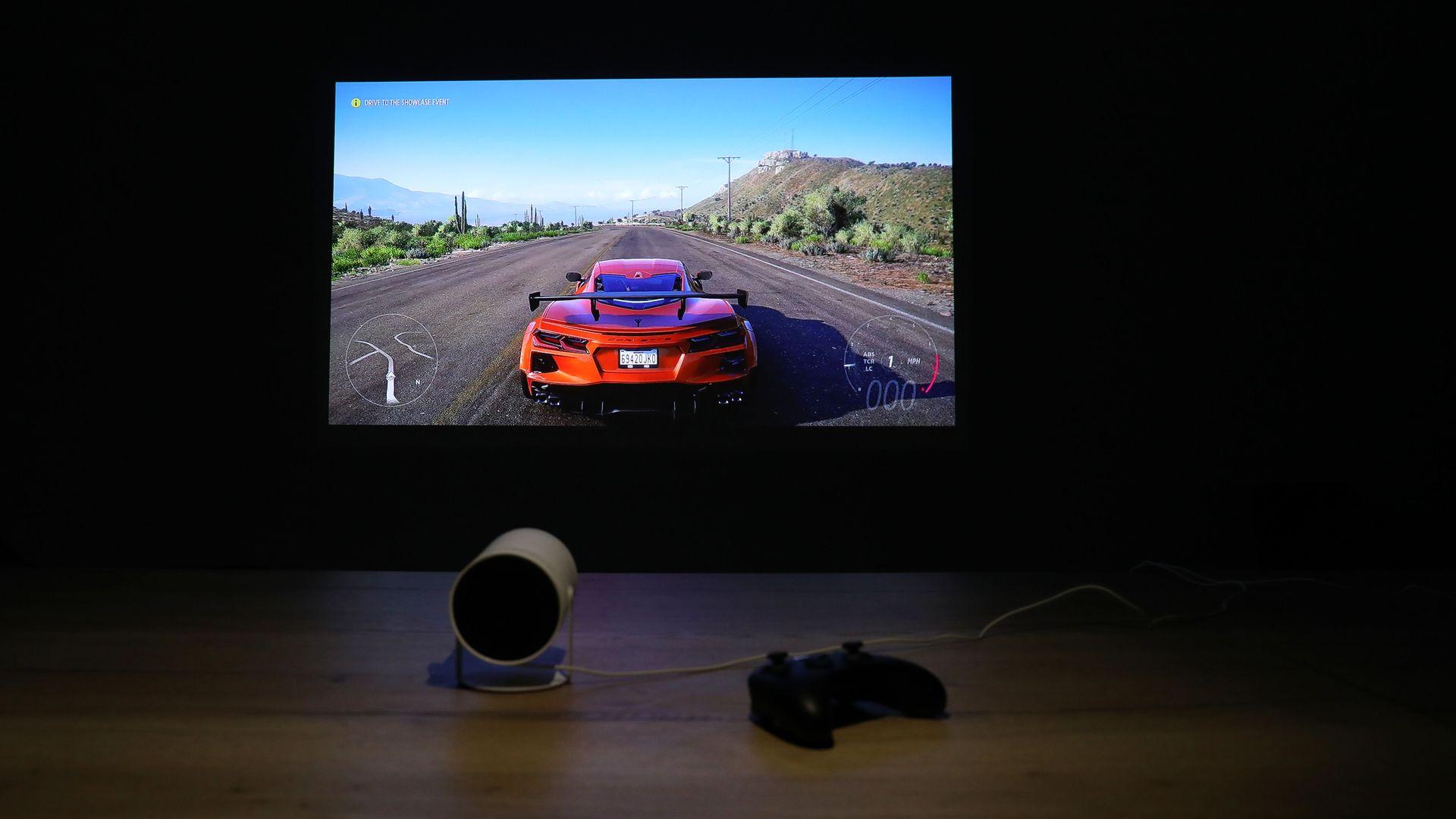 Forza Horizon streamovaná cez projektor vyzerá úžasne.