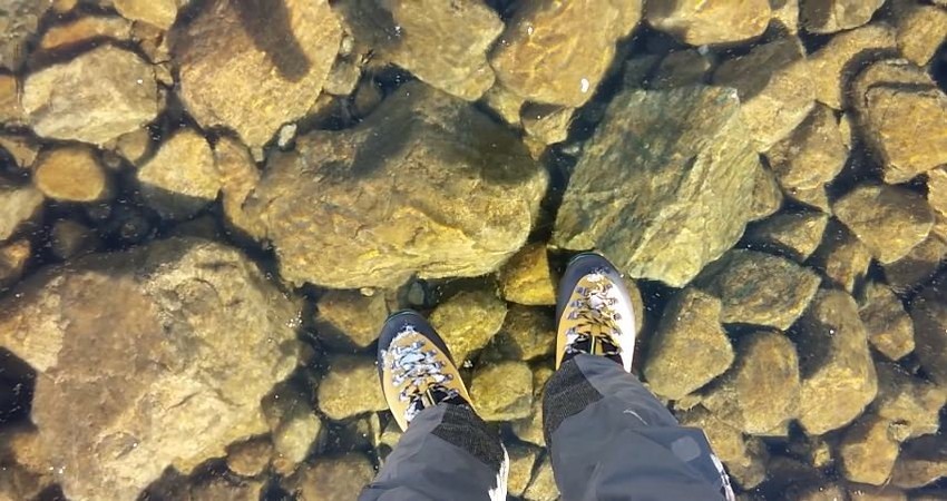 Led na ovom zamrznutom jezeru je bio potpuno proziran