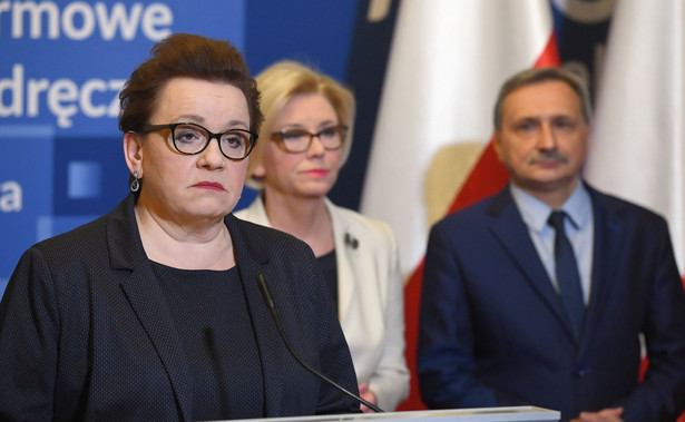 Minister Zalewska apeluje do nauczycieli. Broniarz odpowiada: Dzisiaj piłka leży po stronie minister