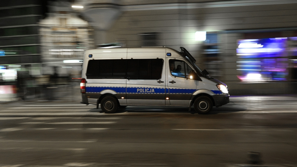 Nastolatkowie uciekali skradzionym samochodem w Płocku. Padły strzały