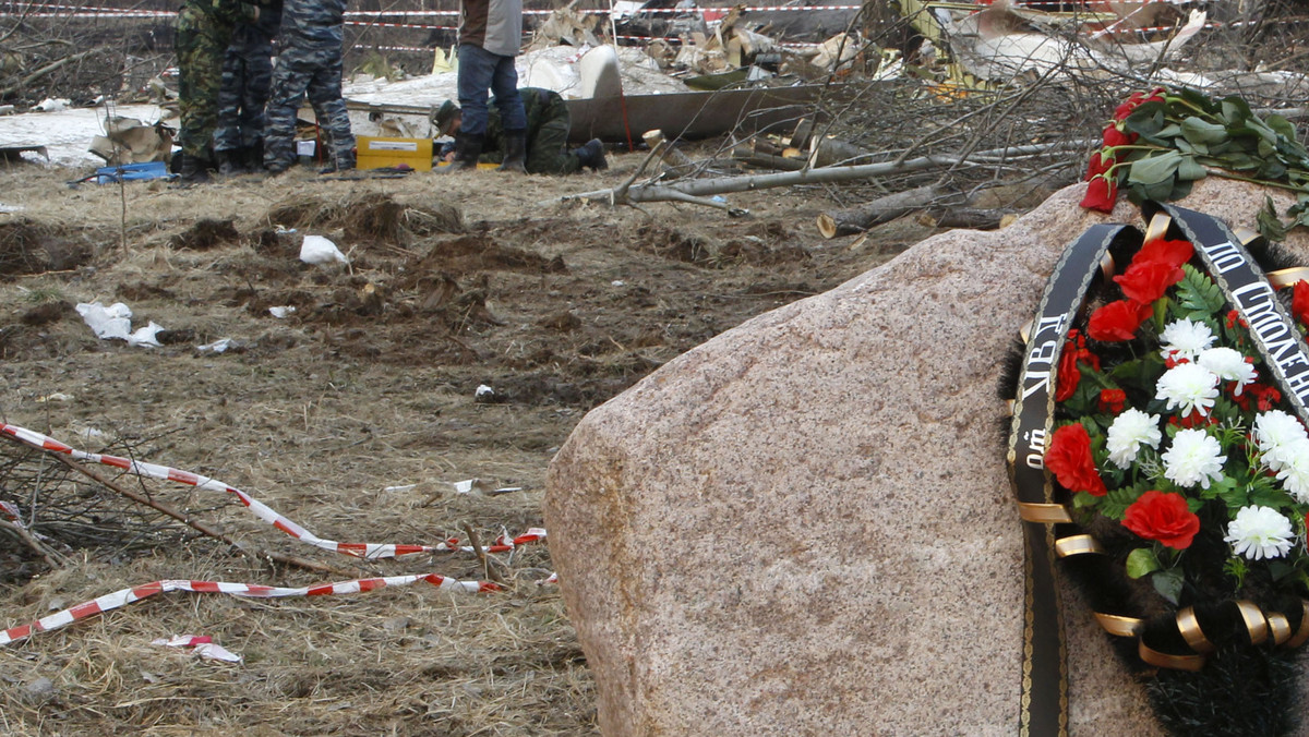 Znany jest już regulamin konkursu na pomnik ofiar katastrofy lotniczej pod Smoleńskiem. Całość założenia memorialnego ma objąć obszar 400 m kw. powierzchni, wysokość pomnika nie powinna przekraczać 5 m. Konkurs ogłosili wspólnie prezydenci: Bronisław Komorowski i Dmitrij Miedwiediew.