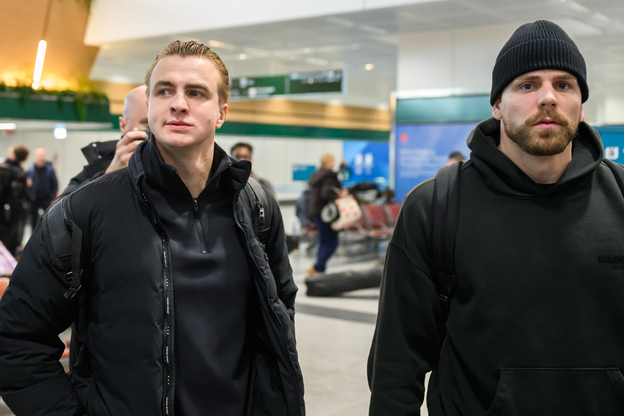 Zľava slovenskí hokejisti Martin Pospíšil a Erik Černák. 