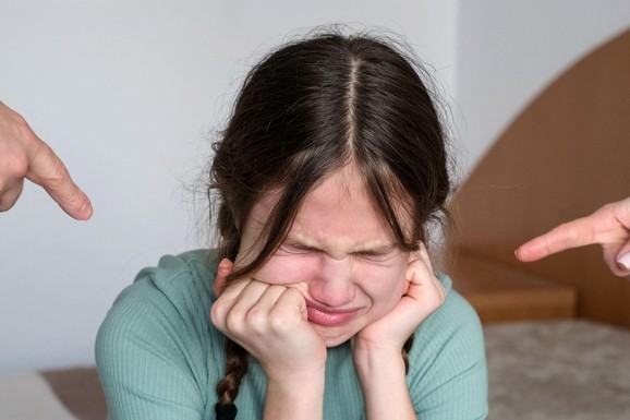 RODITELJI U SRBIJI, OTVORITE OČI Ako dete počne da laže ili ćuti, verovatno ste napravili OVU GREŠKU: "Ignorisanje detetu poručuje - bolje bi bilo da te nema"