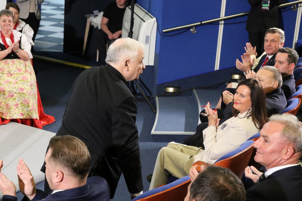 Prezes PiS Jarosław Kaczyński podczas spotkania z mieszkańcami Opola