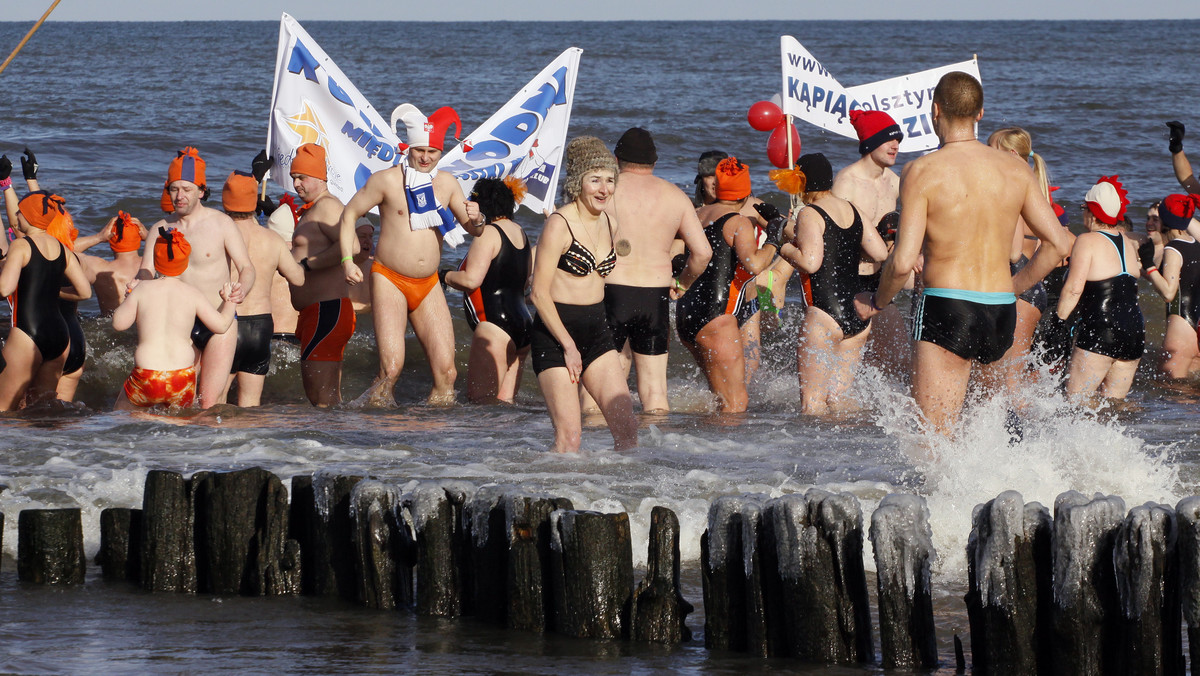1312 morsów weszło w niedzielę w Mielnie do Bałtyku. Wspólna kąpiel była finałem VIII Międzynarodowego Zlotu Morsów. Woda miała temperaturę plus 3 stopni Celsjusza, powietrzne minus 4 stopnie Celsjusza.