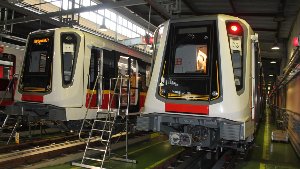 Już na początku października pasażerów warszawskiego metra zaczną wozić nowoczesne pociągi Inspiro. Urząd Transportu Kolejowego właśnie dopuścił je do ruchu. Teraz trwają procedury oficjalnego przekazania składów miastu przez ich producenta.