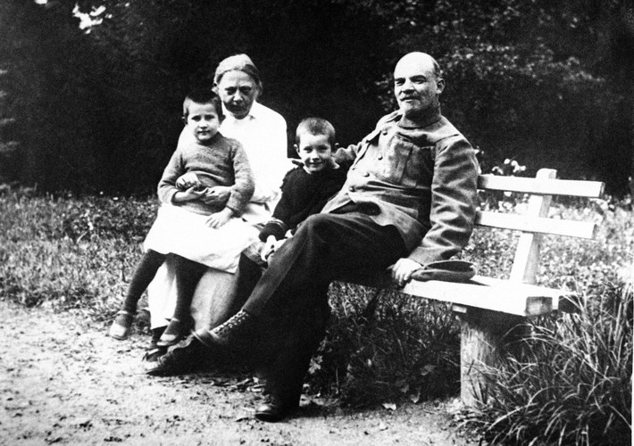 Włodzimierz Lenin z rodziną