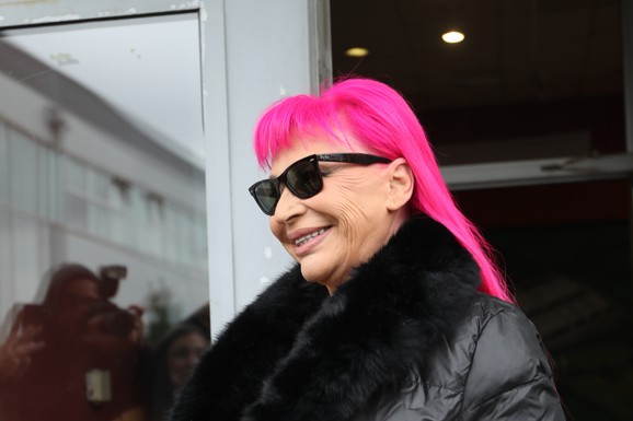 OVA PEVAČICA JE ĆERKA ZORICE BRUNCLIK Peva po lokalnim kafanama, ovako govori o odnosu sa majkom: "Dali su mi etiketu odbačene, osećala sam se jadno"