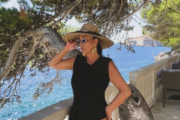 Obe su volele istog muškarca, pa joj pevačica rasturila brak: "Žao mi je što je zbog mene bila povređena"