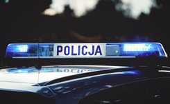 Woziła pijanego męża na dachu samochodu. Straciła prawo jazdy