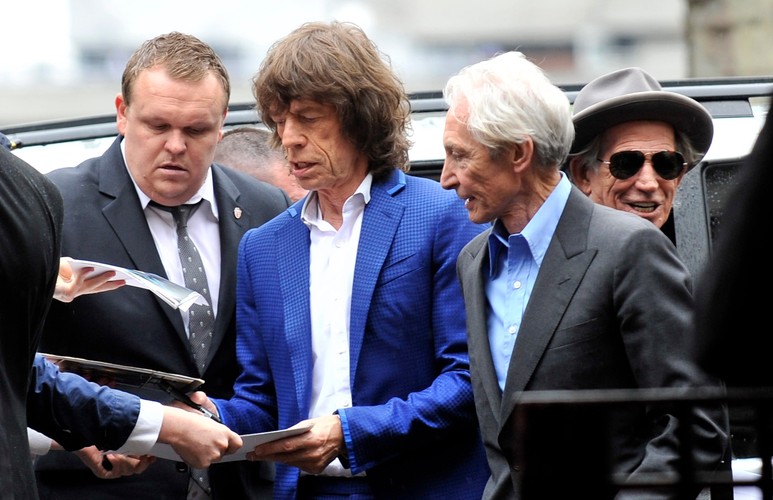 Mick Jagger i Charlie Watts przed Somerset House w Londynie