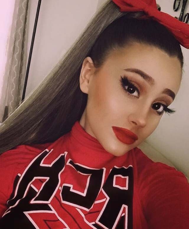 Uristen Latnod Kell Ariana Grande Hasonmasat Meg Az Enekesno Is Sokkot Kapott Glamour