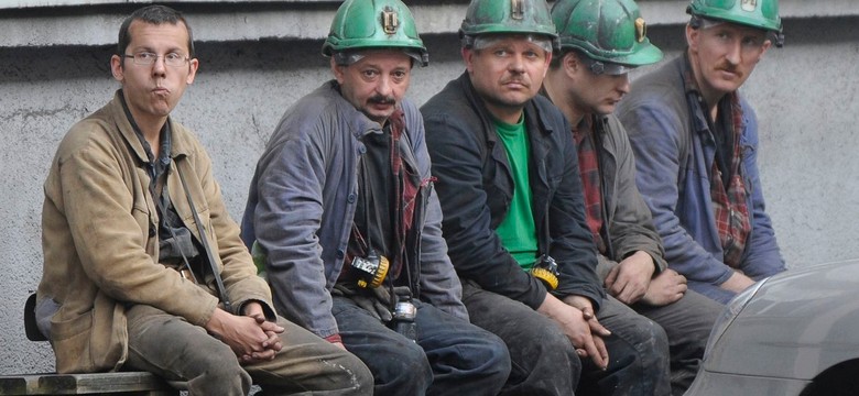 Kopalnie kupują górnikom bieliznę, która wytrzyma żar rzędu 700-800 stopni