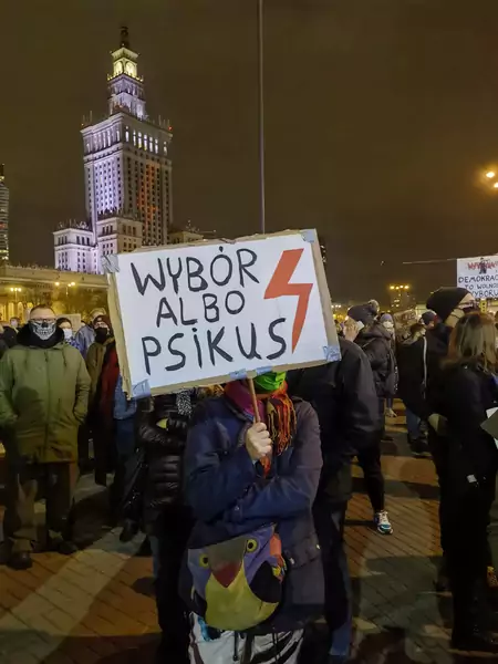 Strajk Kobiet &quot;Marsz na Warszawę&quot; po zaostrzeniu prawa aborcyjnego 