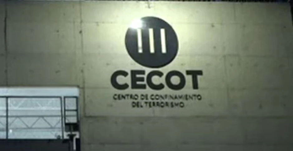 Najsuroviji zatvor na svetu - CECOT