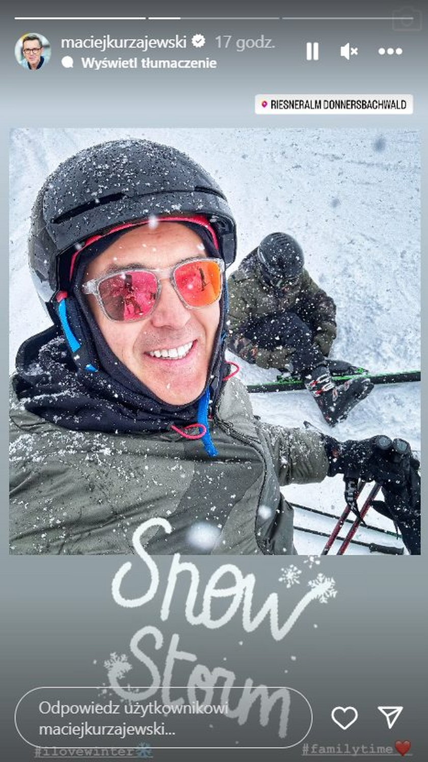 Maciej Kurzajewski jeździe na nartach w Austrii. 
