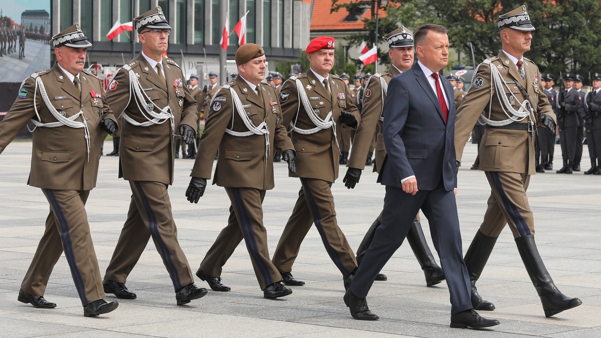 Dymisji nie będzie, ale w wojsku wrze. "Politycy topią żołnierzy"