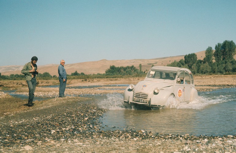 Samochód zaprezentowano na Salonie paryskim w 1948 roku