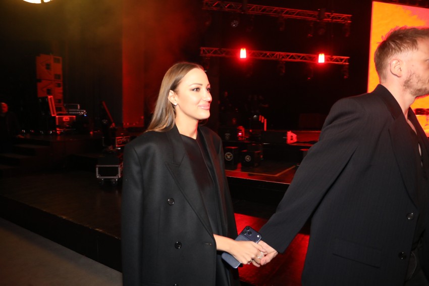 Koncert Magla benda: Prija u moćnoj haljini, Tanja i Muki se grle, Anđela i Gastoz u loži