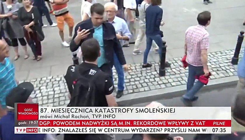 Dziennikarz TVP zaatakowany na miesięcznicy