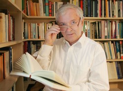 Gomułka: Z Polski mogło wypłynąć 30 mld zł