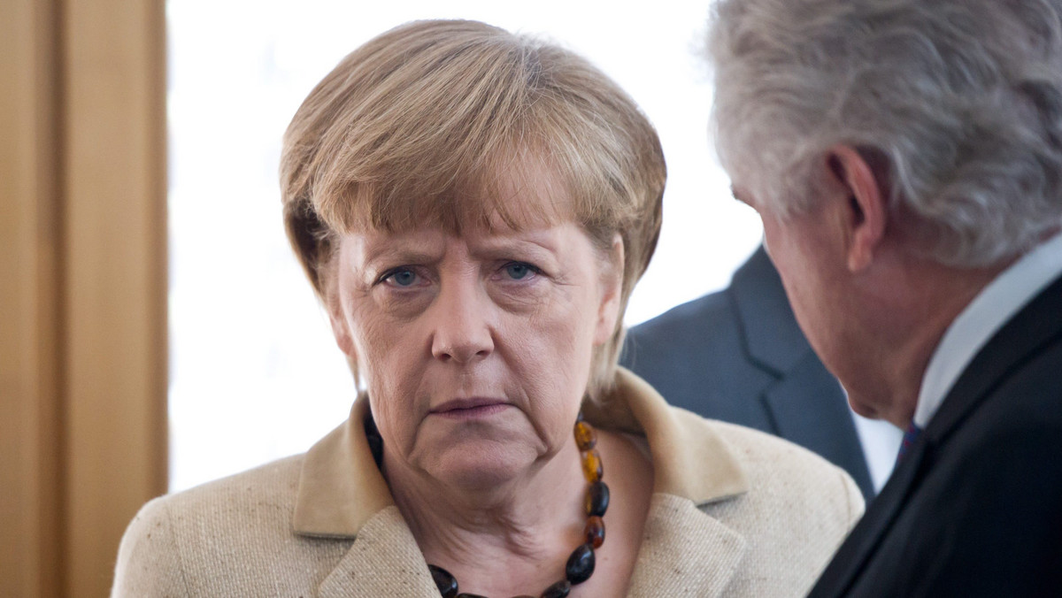 Kanclerz Niemiec Angela Merkel, mimo wielokrotnych zapowiedzi o wspieraniu Zachodu w sporze z Rosją o Ukrainę, potajemnie liczy na normalizację stosunków z Moskwą i kontynuowanie wspólnych interesów - pisze we wtorek dla "Wall Street Journal" John Vinocur.