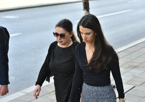 Miljana Kecmanović sa advokatom