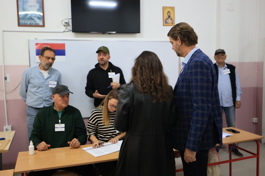 Gradonačelnik Kragujevca na glasanju sa suprugom