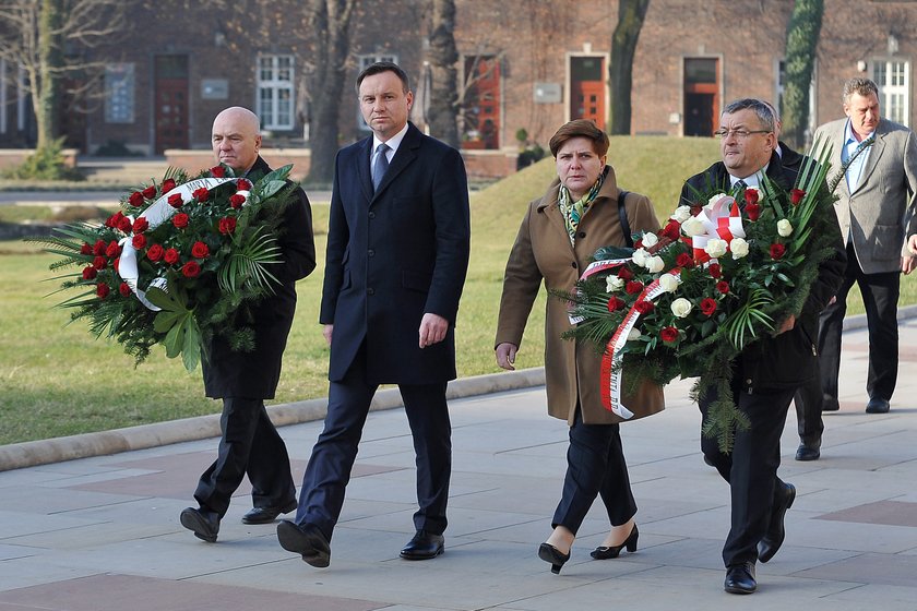 Pojedynek na wpadki. Duda kontra Komorowski