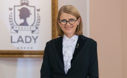 "Etykieta nie może być widoczna w zachowaniu. Stosowanie jej na pokaz to manieryzm"