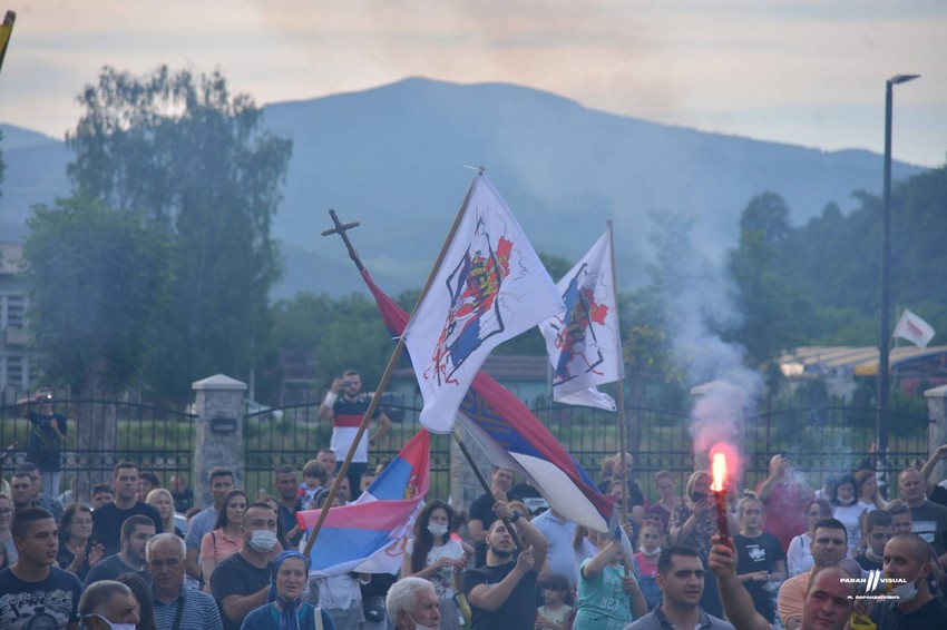Oko hiljadu građana učestovalo u litiji koja je krenula iz crkve Svetog Vasilija Ostroškog u Prijepolju