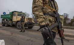 Szedł do niej przez pole minowe, a ona dała mu kosza. Smutna historia Francuza i Ukrainki