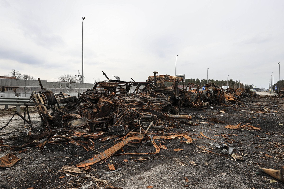 Wraki rosyjskich pojazdów pod Kijowem
