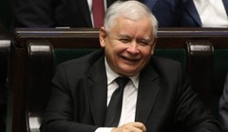 Czarny scenariusz Kaczyńskiego się nie spełnił. Trzecia kadencja PiS pewna?