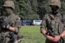Straż Graniczna i wojsko na granicy polsko-białoruskiej w pobliżu miejscowości Usnarz Górny